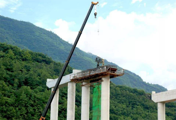 巴萬高速公路建設(shè)中